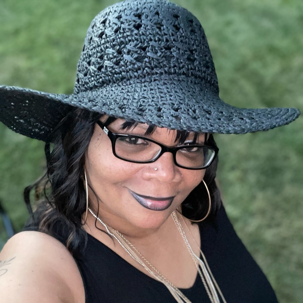 Meet your Posher, Letatia